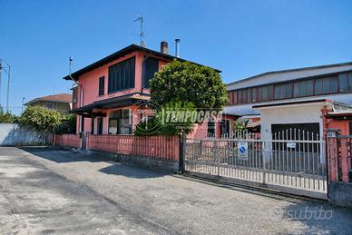 APPARTAMENTO IN VILLA CON GIARDINO !!!