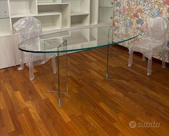 Tavolo ovale in vetro