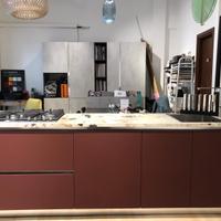 cucina isola + parete colonne