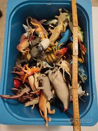 Lotto animali plastica + box ikea