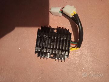 regolatore di tensione 