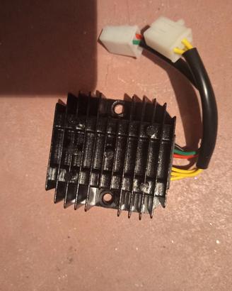 regolatore di tensione 