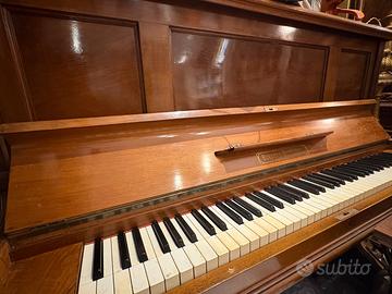 pianoforte verticale funzionante  epoca 800