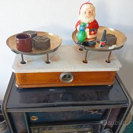 bilancia a due piatti 