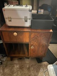 Mobiletto in legno massello modernariato