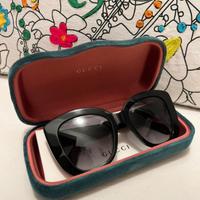 Occhiali da sole Gucci modello GG0327S52