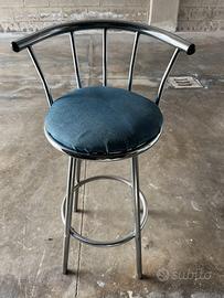 Sedia metallica alta girevole