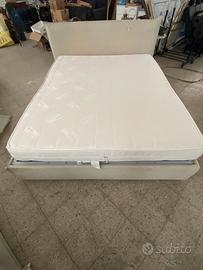 Letto Matrimoniale con Rete a Doghe e Materasso