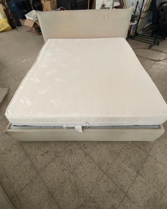 Letto Matrimoniale con Rete a Doghe e Materasso