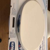 Bilancia pesa neonati