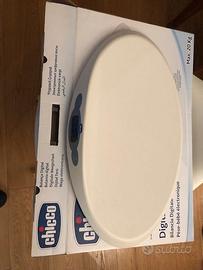 Bilancia pesa neonati