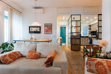 Due divani pezzo di design color panna