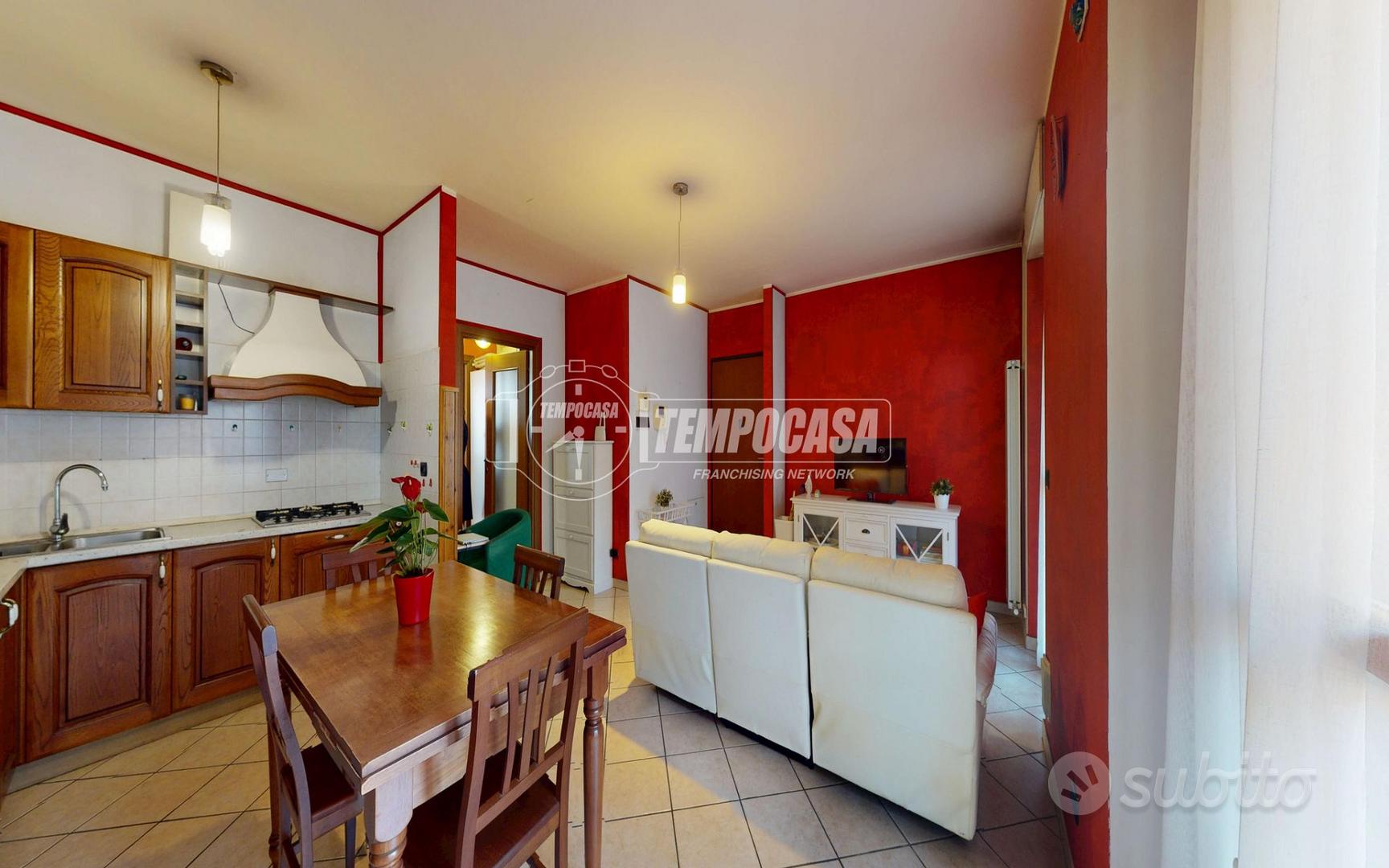 2 LOCALI CON TERRAZZO LIBERO SUBITO - Vista 5