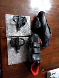 Scarpe e attacchi per bici da corsa. Taglia 39