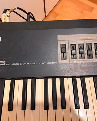sintetizzatore roland  xv 88
