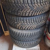 Gomme invernali con cerchi più copricerchi