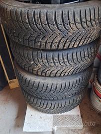 Gomme invernali con cerchi più copricerchi