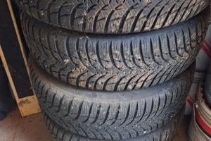 Gomme invernali con cerchi più copricerchi