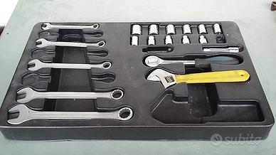 Set di chiavi inglesi e chiavi bussola