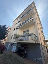Appartamento di 75 m² con 3 locali e box auto a Pa