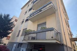 Appartamento di 75 m² con 3 locali e box auto a Pa