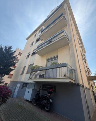 Appartamento di 75 m² con 3 locali e box auto a Pa