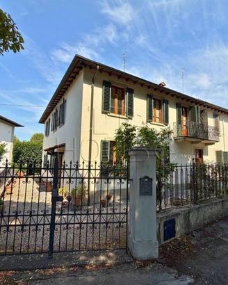 Villa di 255 m² con più di 5 locali a Sansepolcro