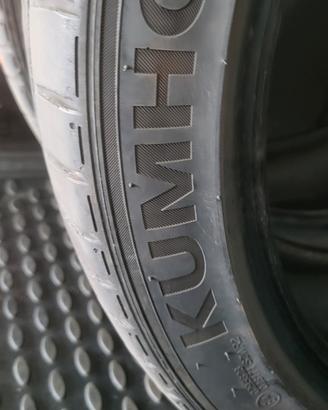  n.2 pneumatici Kumo e omaggio altri 2 