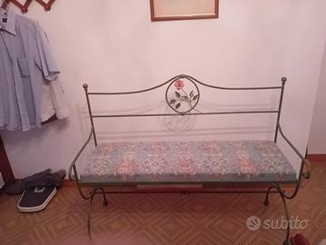Divanetto in ferro battuto fatto a mano