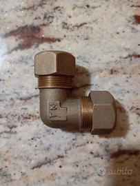 Curva in ottone a due Dadi diametro 22 x 22