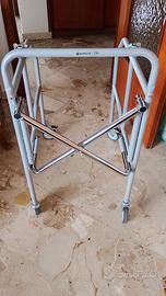 Girello e deambulatore