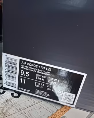 Nike Air Force 1 07 LV8