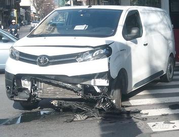 furgone proace elettrico sinistrato