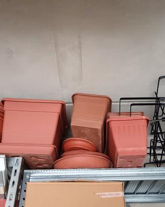 vasi piante giardinaggio rotondi e rettangolari