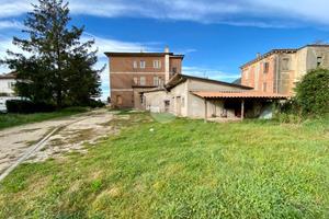 4 LOCALI A CAPRINO VERONESE