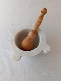 Mortaio vintage in marmo con pestello in legno 