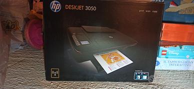 Stampante hp deskjet 3050 a colori.