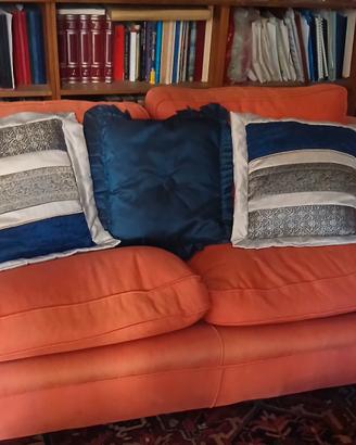 Cuscini di seta e raso color blu e argento