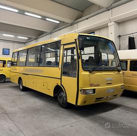 Autobus-scuolabus Iveco 100E18 cacciamali 56 posti