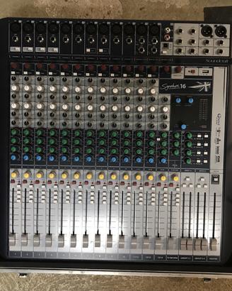 Mixer Soundcraft Signature 16 FX,