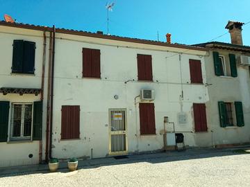 Voghiera - Casa di cortile con scoperto e garage