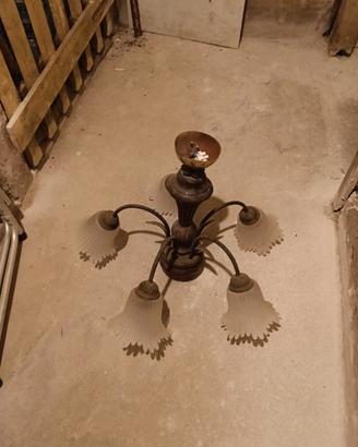 lampadario con luci a fiori di vetro