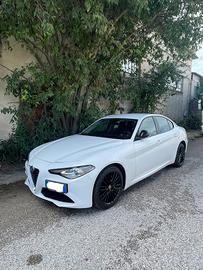 Alfa Romeo Giulia 2.2 AT8 Business 160 CV