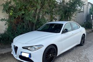 Alfa Romeo Giulia 2.2 AT8 Business 160 CV