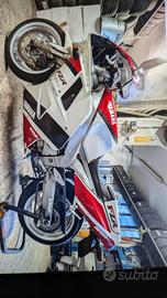 Yamaha FZR 1000