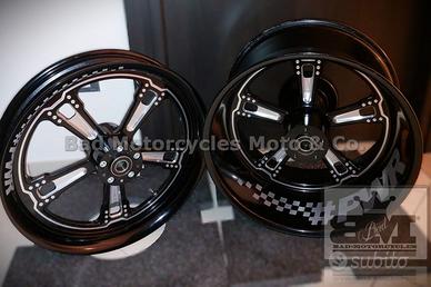Coppia cerchi REBUFFINI Mod. Mugello per V-ROD