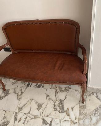 Divani in legno e pelle