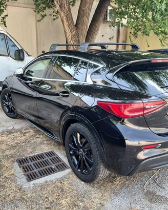 Infiniti q30