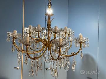 Lampadario con gocce di vetro