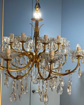 Lampadario con gocce di vetro